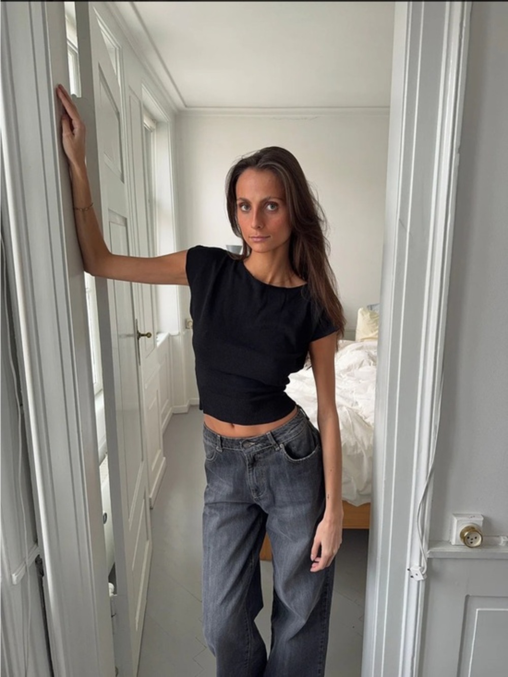 Fitted Black Cropped Cap-Sleeve Top